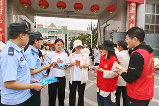 查无此人……马夏尔本场数据：61分钟0射门 12次传球 评分6.6